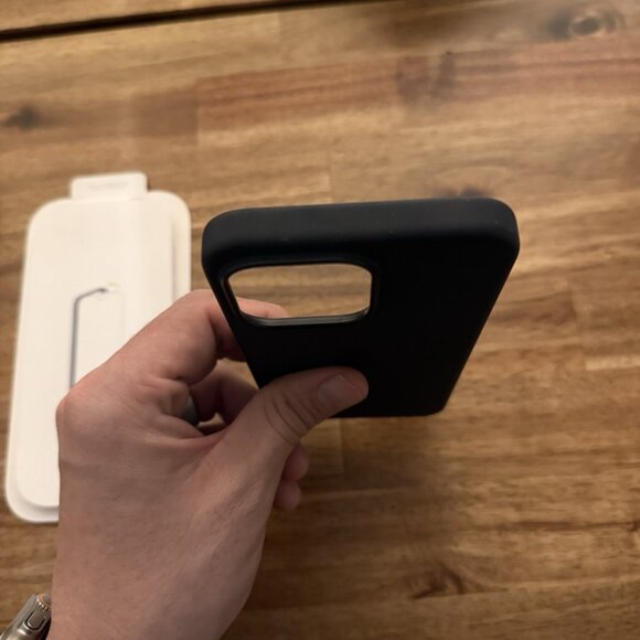 OEM Genuine Apple Silicone Case w/ MagSafe for iPhone 15 Pro Max - Black - Picture 14 of 14